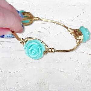 6795. Mint Plastic Flower Bangle Bracelet